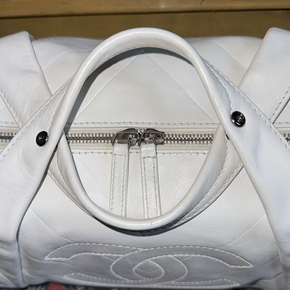 ๐ฅ Chanel bowler bag quilted leather ๐ฅ - Picture 8 of 15